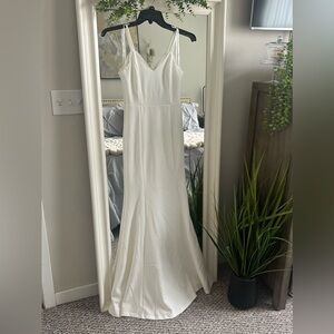Never worn! Lulus off white mermaid gown with laced bottom and low back SZ XS